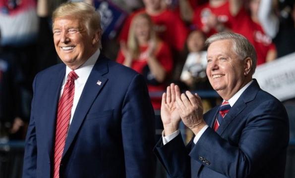 仗打成这样，美国内部依旧有人对特朗普的决策深信不疑，美国共和党籍参议员林德赛·格