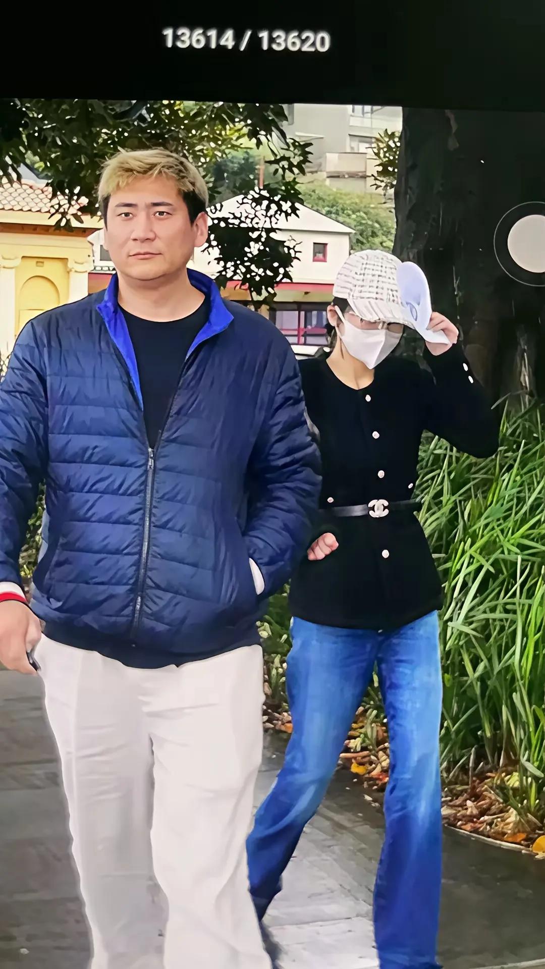 看到库里南姐的新闻，我第一反应，就是假的，谣言！

有些人在头条混久了，

对金