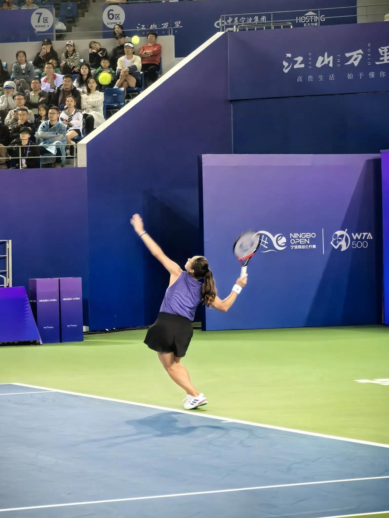 她赢了！
她夺冠了！
她是卡萨金娜（Kasatkina）！
WTA500🎾甬网