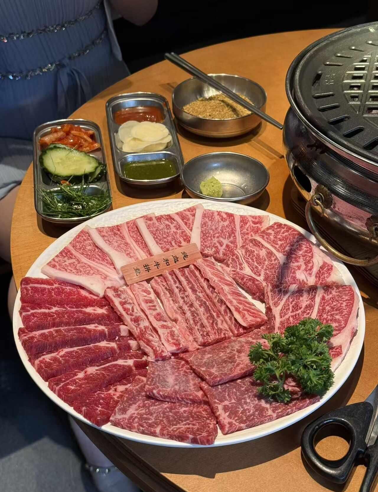 番禺🥩M9和牛拼盘丨闺蜜聚餐鲜到心坎
周末被闺蜜拉着说要犒劳一下自己，直接就冲