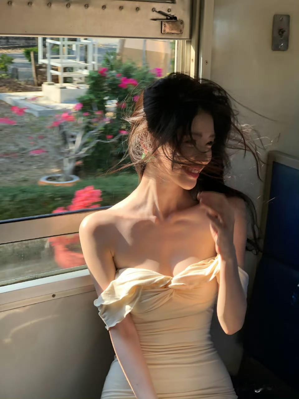 方圆最新物料[飞吻]这姐的身材真没得说 ​​​