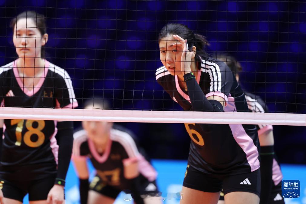 女排1/4决赛，上海女排3比0河南女排（25-19 25-19 25-17），上