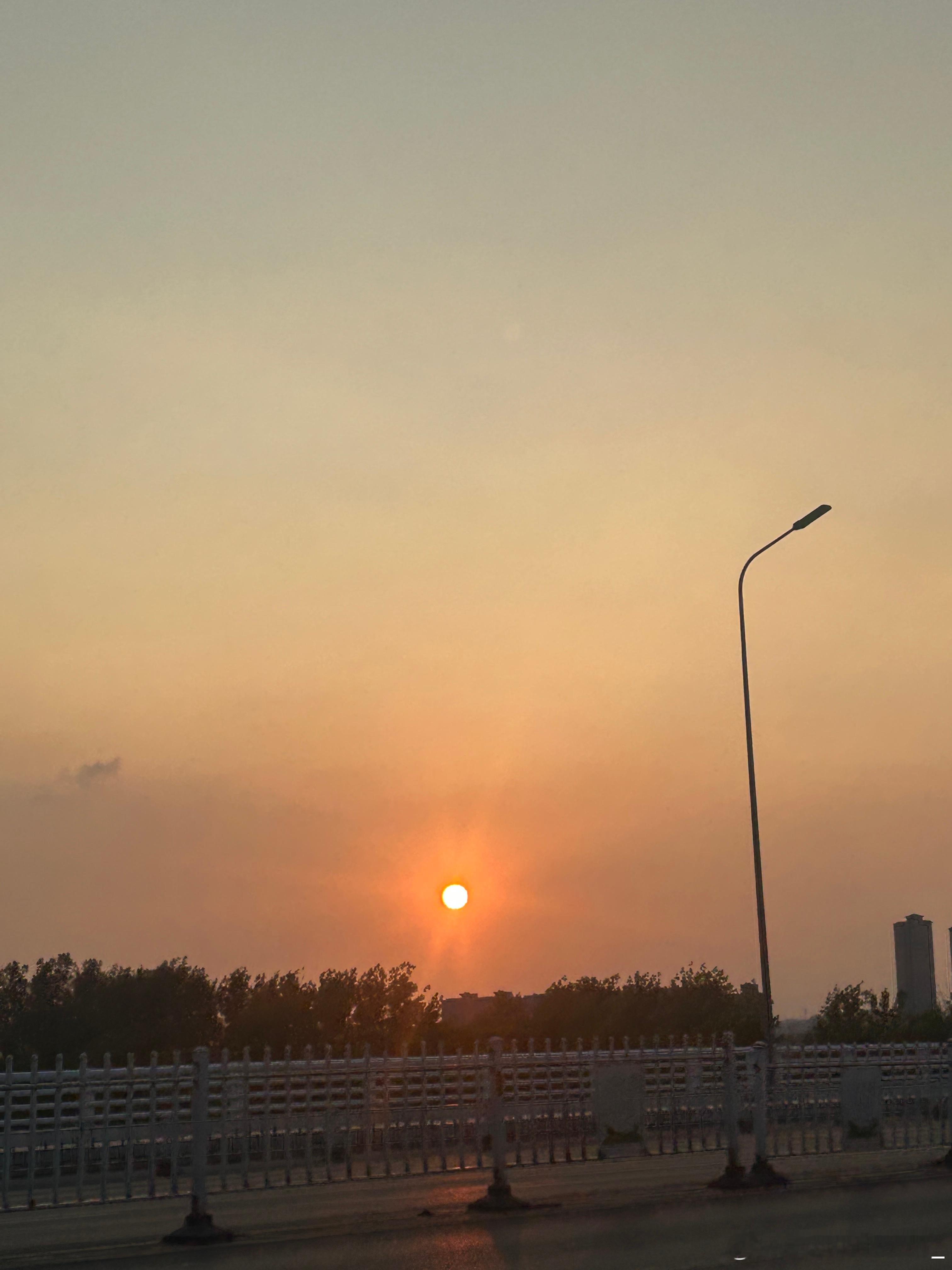 人生最大的喜悦，就是遇见彼此同频道的那一盏明灯，你点燃我的激情，我点燃你的梦想；