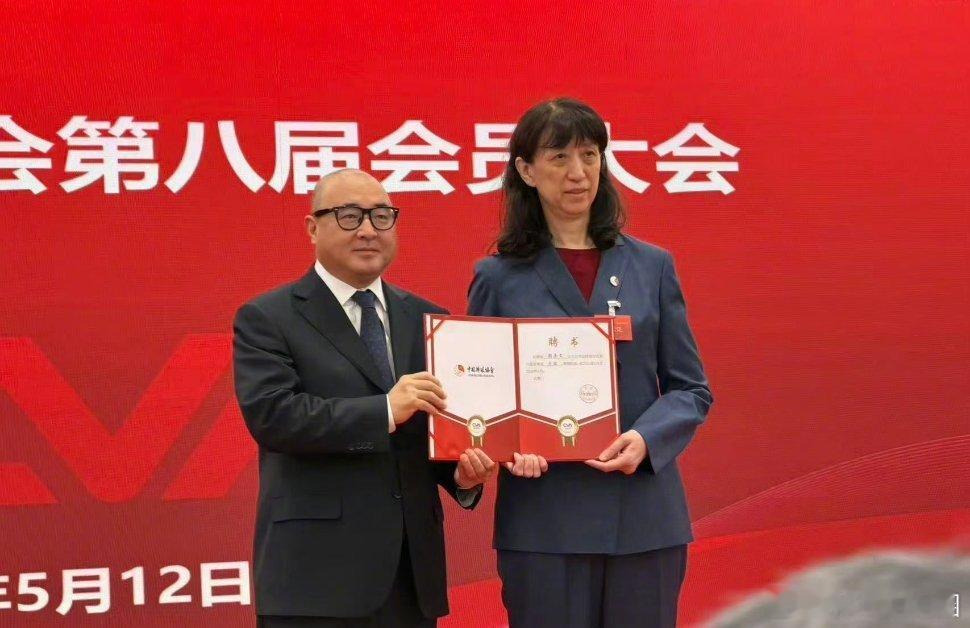 赖亚文当选新一届中国排球协会主席 中国排球协会第八届会员大会在京举行，赖亚文当选