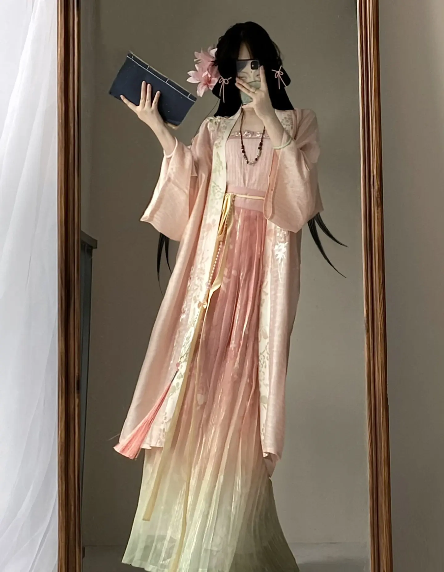“追风赶月莫停留 平芜尽处是春山”