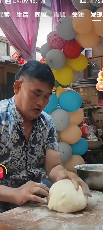 朱之文肚子为什么大？为什么这么胖是有原因的。

你们看看他和这个面能有几斤？太多