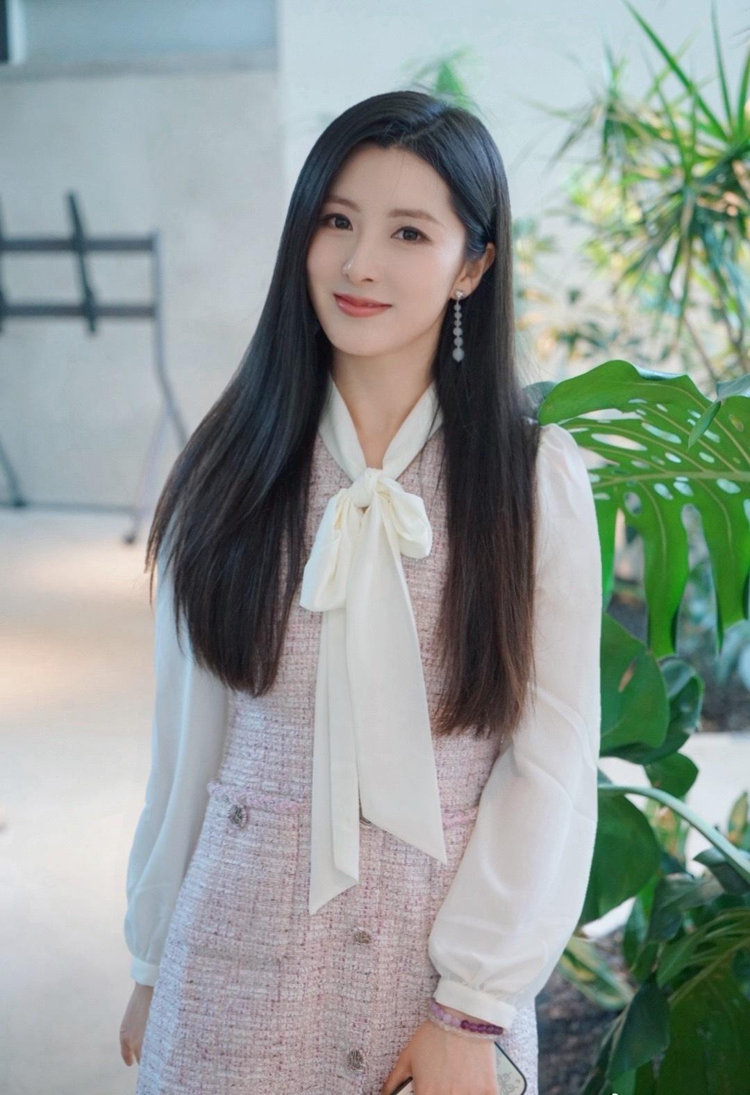 人间四月，风裹花香💖💐🌞
自拍超话旅图分享超话带着边框一起拍OOTD超话穿