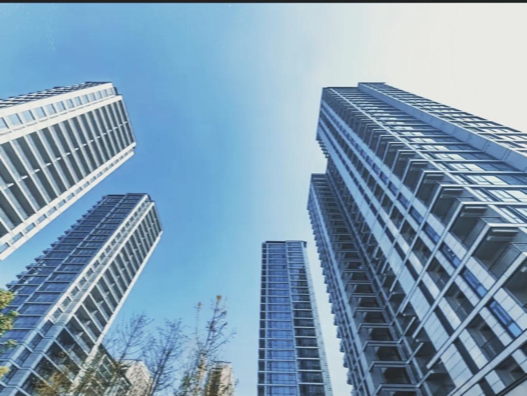 实名举报反被判道歉！
退休工人3年坐拥10套房+宾利，
真相藏不住了

全网热议