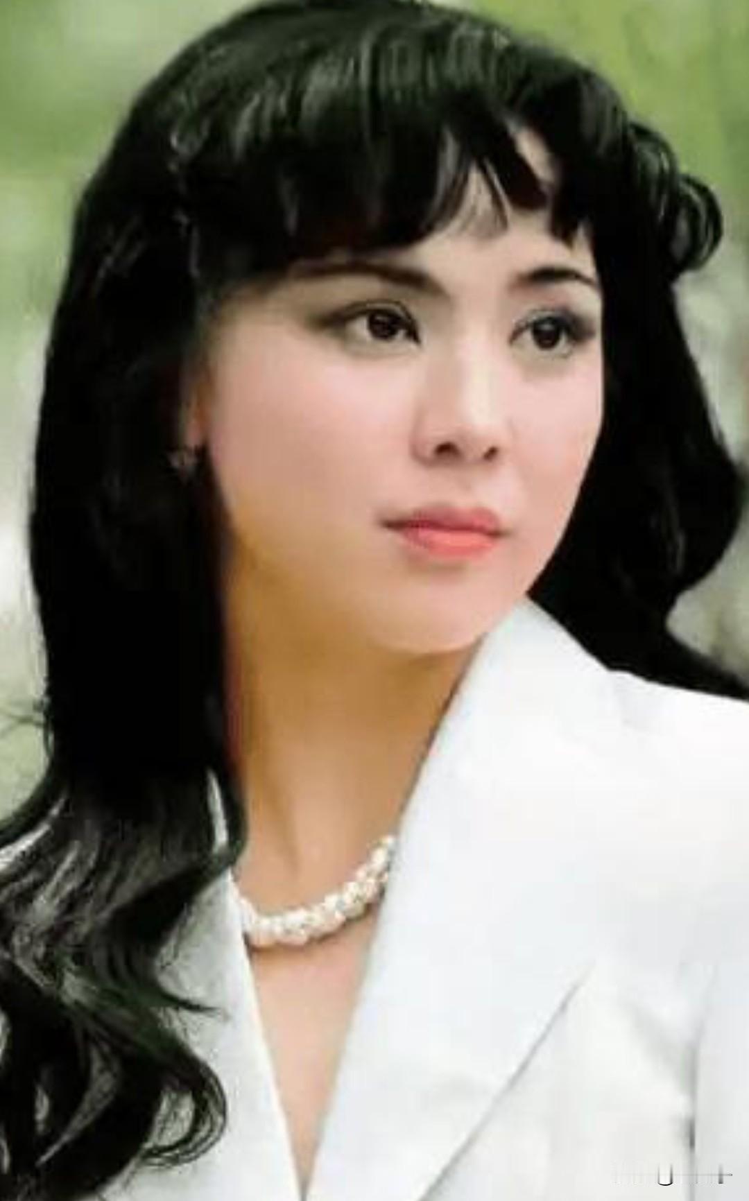 中国电影史人物之第1480位，冷眉（1954.3.3一）生于北京。
出生一个干部