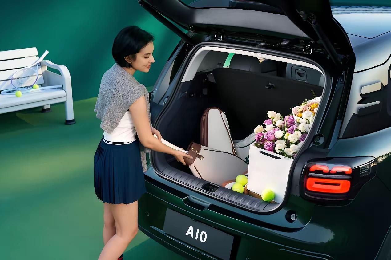 零跑A10的空间表现确实令人印象深刻，特别是在小型纯电SUV领域，它通过高达88