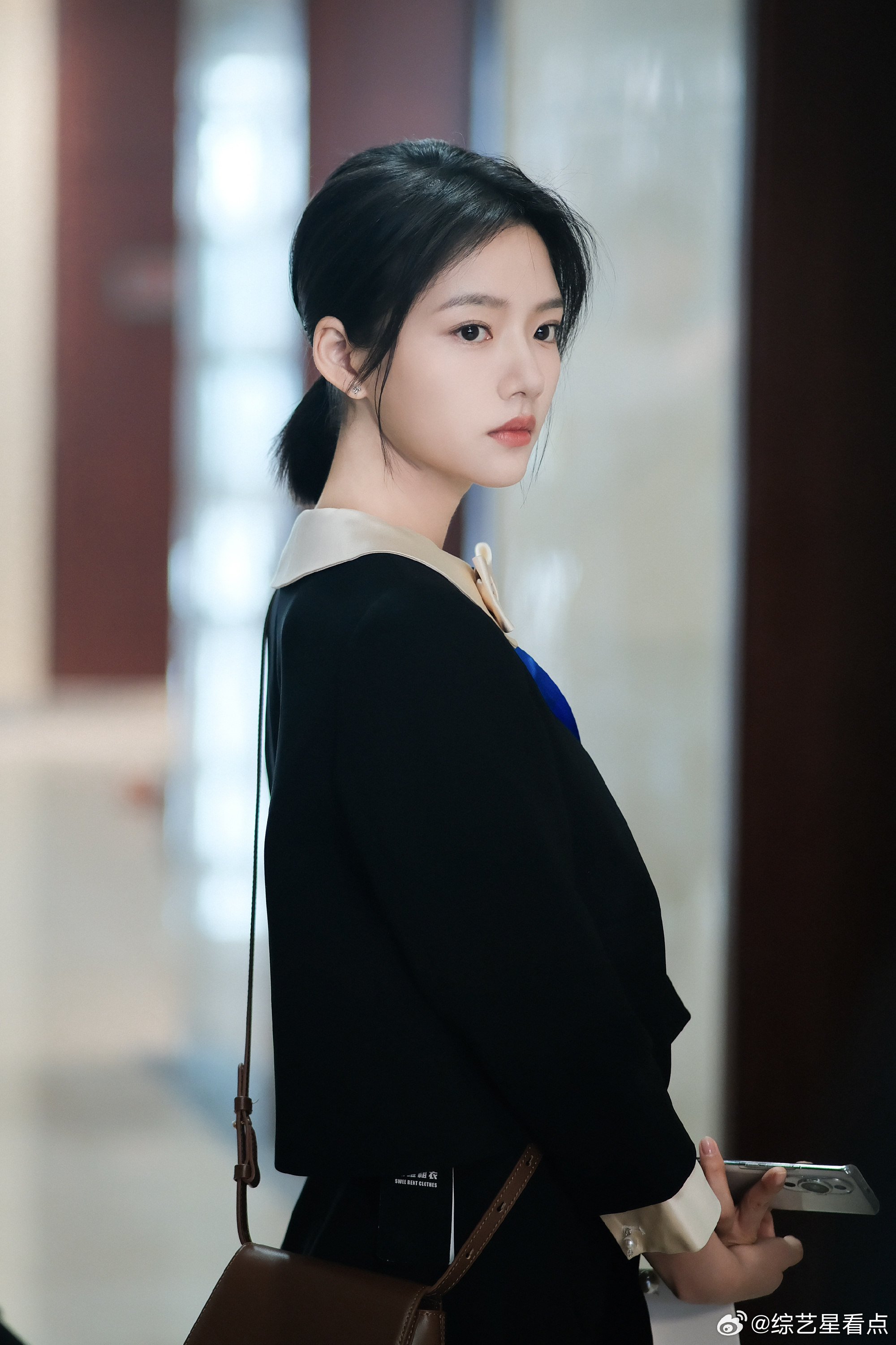 任敏聊离婚争夺抚养权任敏在线科普法律知识 看任敏聊离婚争夺抚养权太有共鸣，她结合