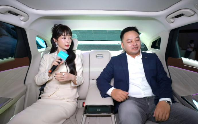 17.19-22.69万，风云A9L四座和光辉升级蛮大
风云A9L光辉&猎鹰70