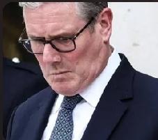 斯塔默要辞职了。
作为近年对华态度最理性的英国首相，他本有机会推动中英关系走出对