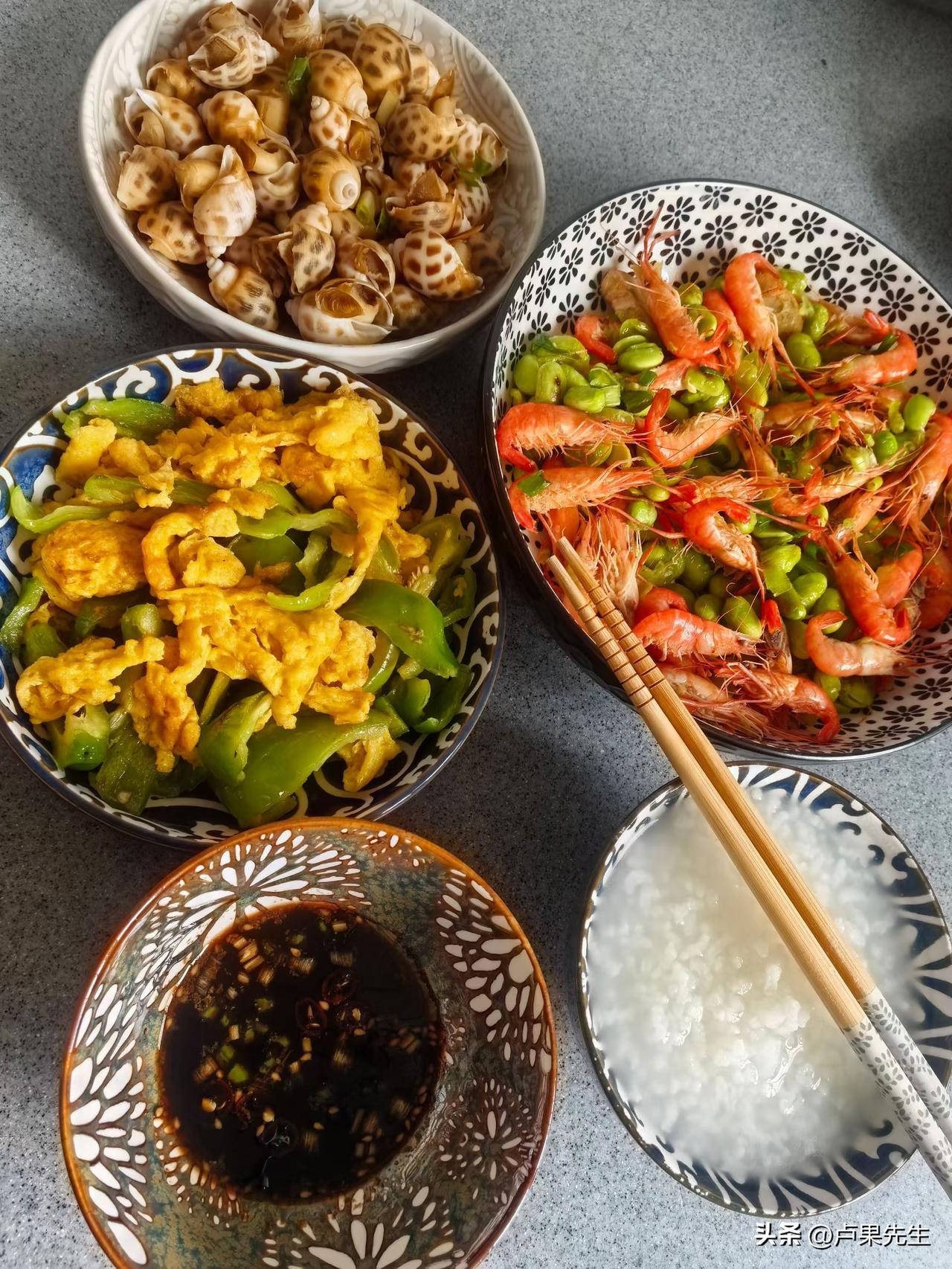晒图笔记大赛天闷热，一会儿太阳，一会儿下雨，真是要命了，地里的草拔也拔不完。中午