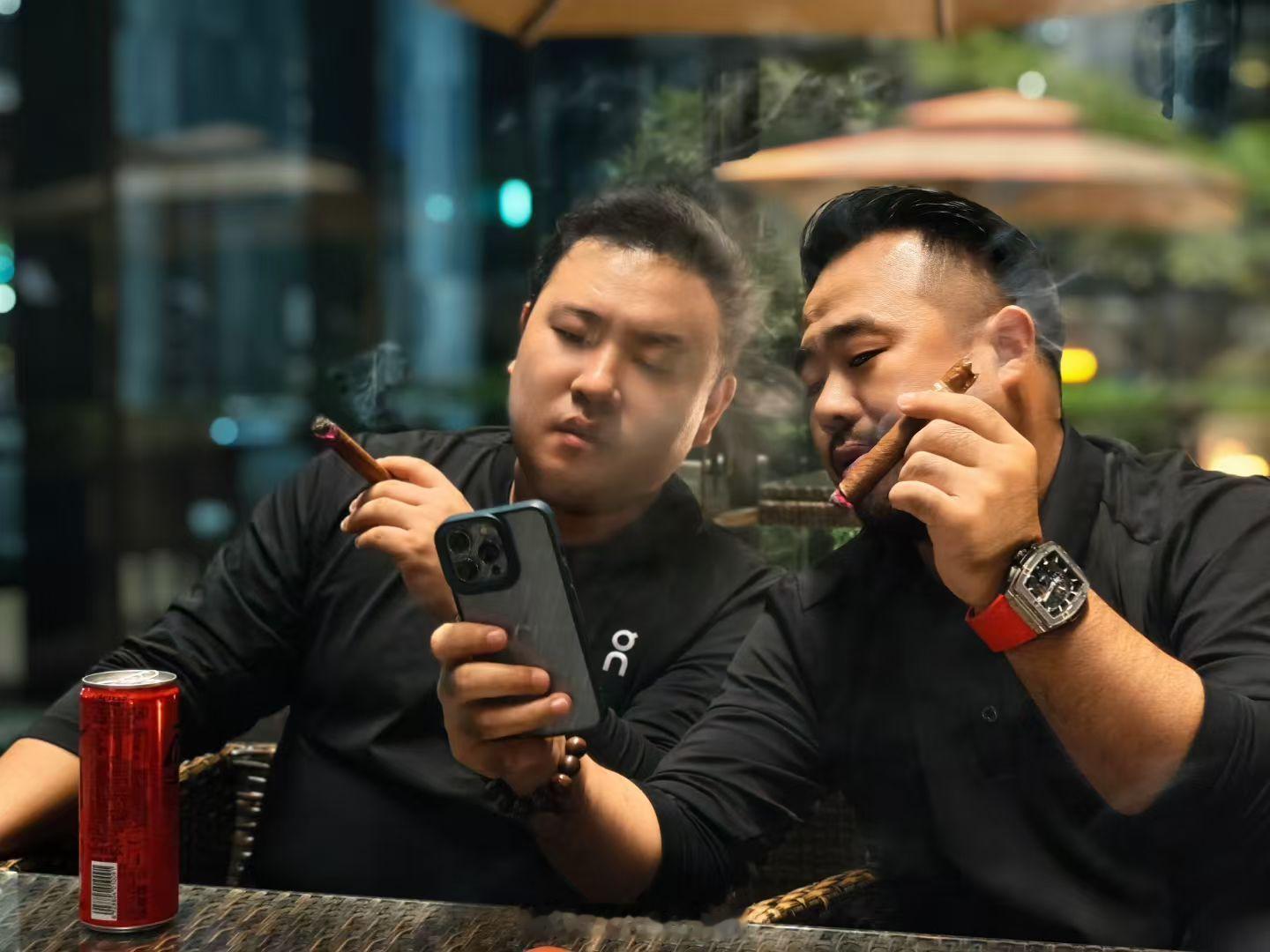 爸爸烟不离手10岁儿子查出肺癌曾经是一根标准的大烟枪，大概一天两包烟。后来在他儿