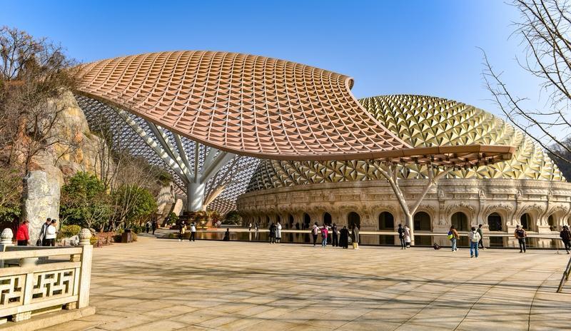 2025年元旦去牛首山敲响新年金钟，那场面至今难忘。清晨，数百人齐聚，活动在第一