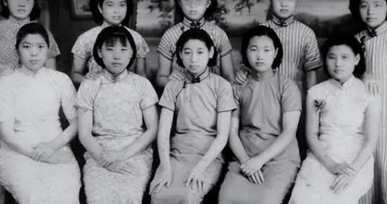 1937年，曹家少爷一枪打在袁世凯女儿的右臂上，曹锟拿三千大洋来摆平，袁家没接，