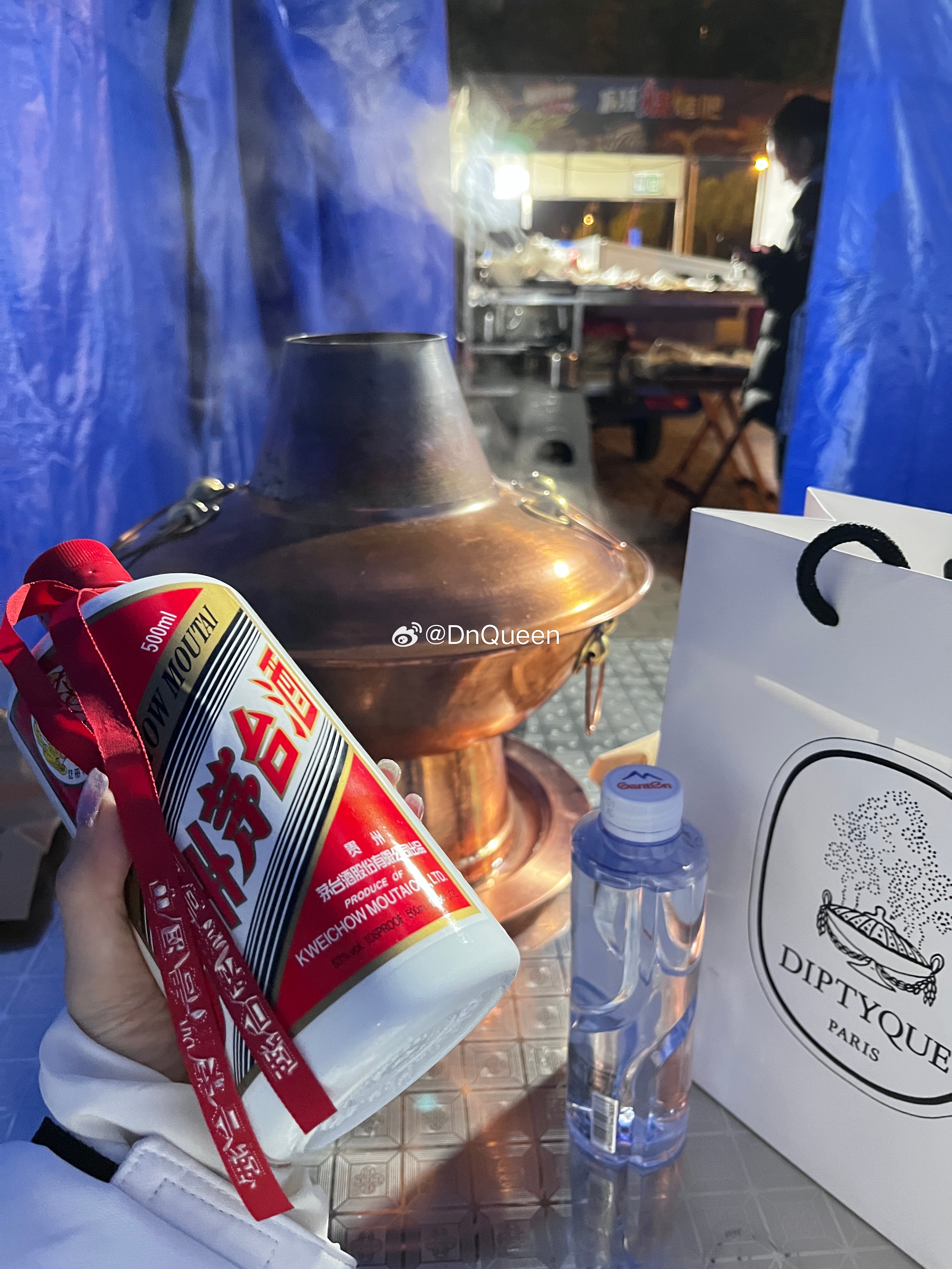 穿礼服吃路边摊和穿99块钱T戴珠宝才是我的爱 ​​​