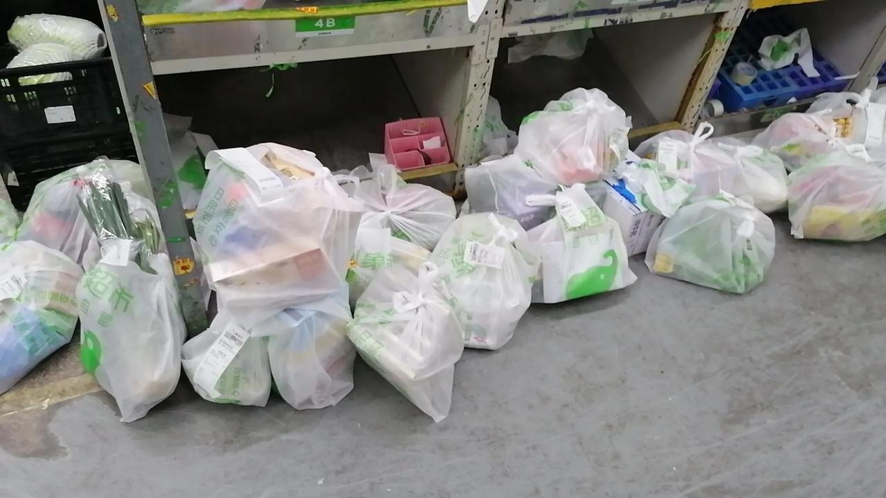 前置仓业务愈来愈红火，头部的小象超市，朴朴超市，叮咚买菜都已盈利，部分门店日销3