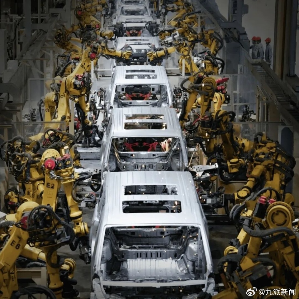 #岚图上市继续闷头赶路#【#央国企高端新能源第一股为何是岚图#】3月19日，岚图