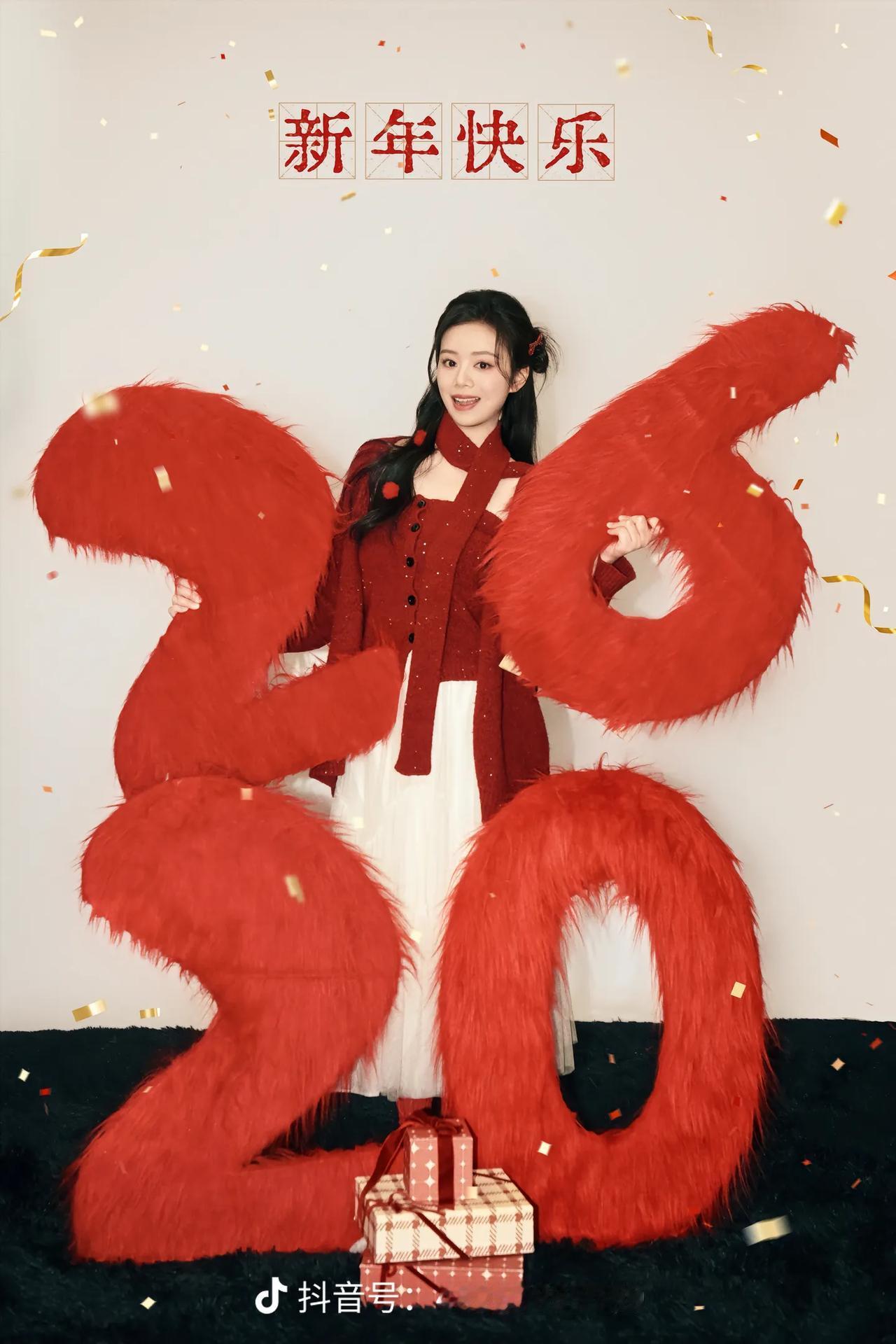 与辉同行主播小贝的一组新年美照