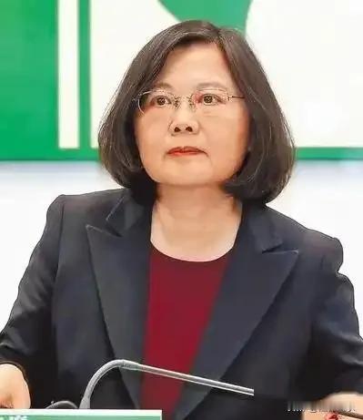 美国最近是真的慌了，因为他们发现，剧本根本不是按他们写的演。

华盛顿那套“制造