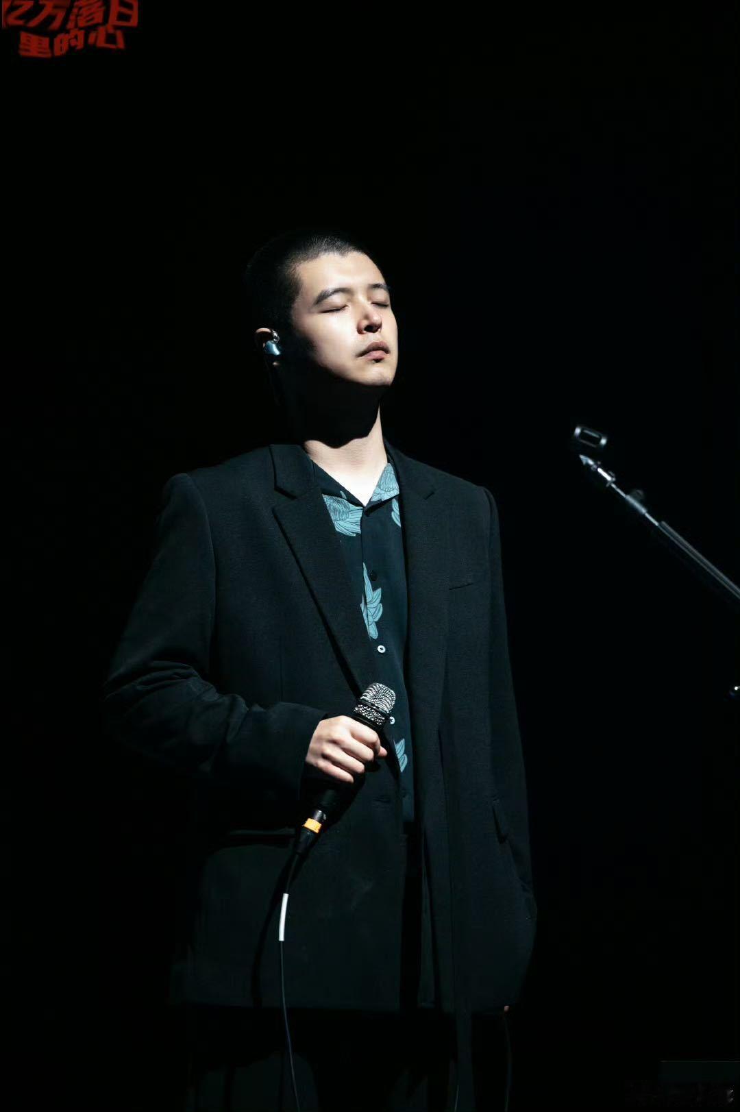马頔说参加直播音综得看价钱马頔在《娱乐探索编辑部》直播中透露会看一些《歌手202
