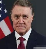 美国驻华大使说了一句话戳破了中美关系的窗户纸，他表示特朗普一直想要跟中国建立一种