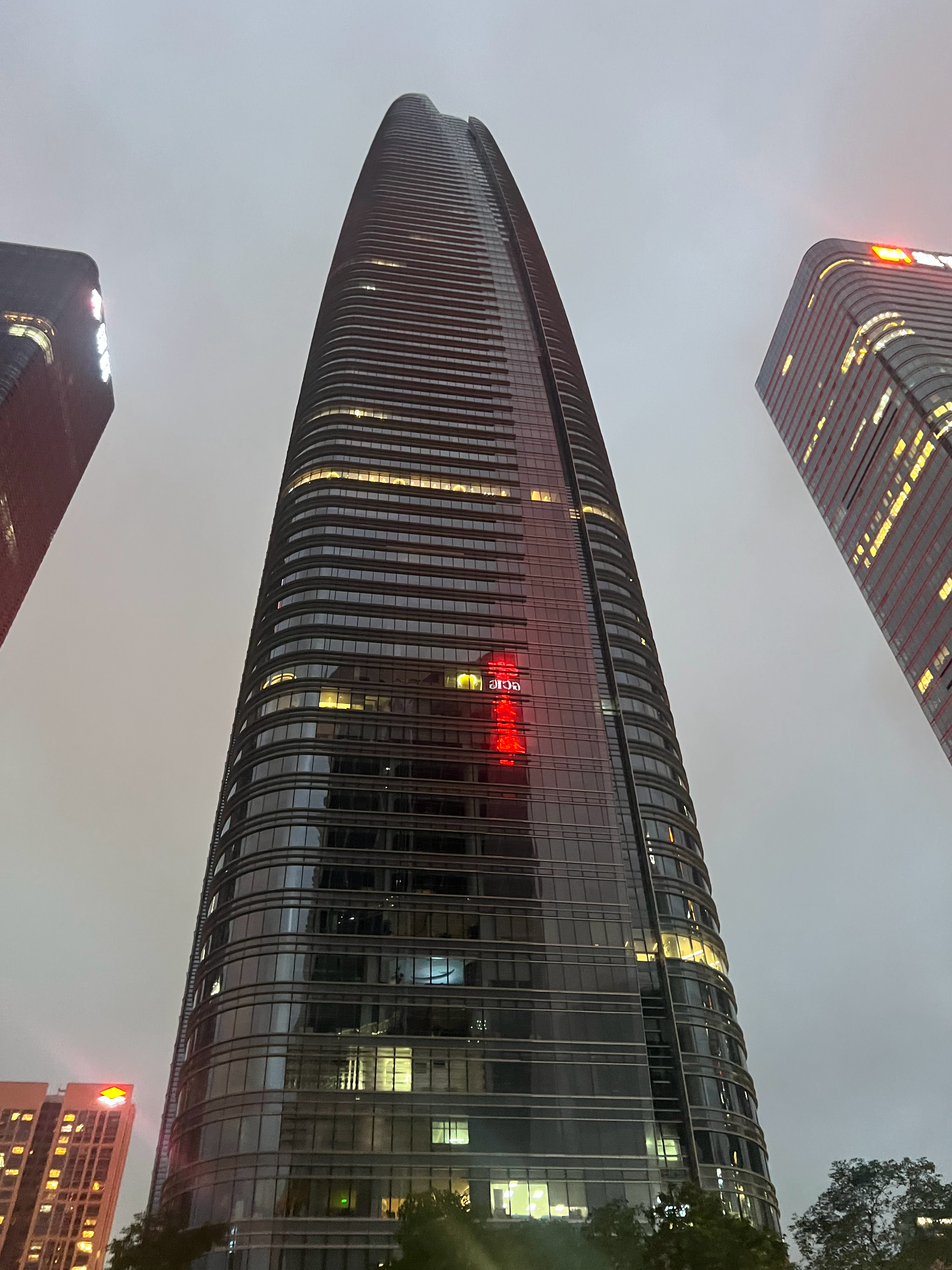 人人都喜欢做爱，人人内心深处也好色，这是基本的人性，有些人对我们正经，是因为我们