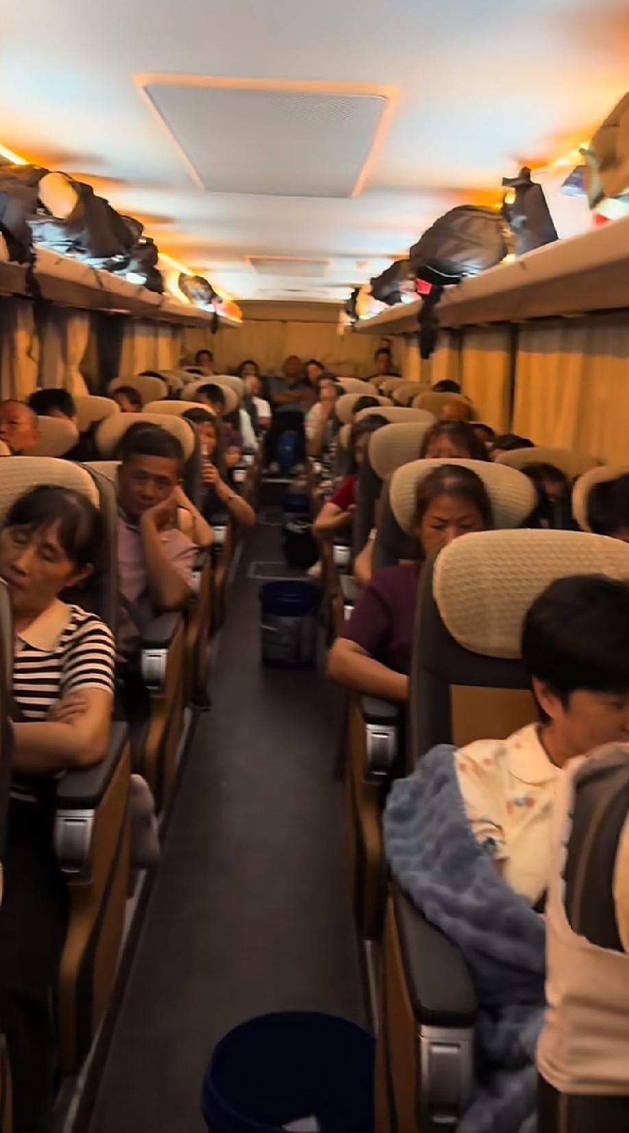 高铁涨价，又倒逼普通人选择乘大巴出行了!普通人时间不是很值钱，慢一点就慢一点，坐