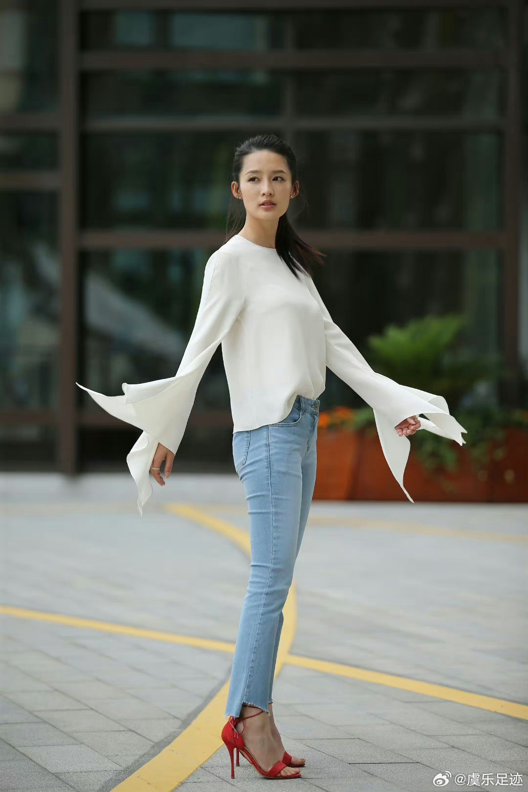 李沁确定不是18岁么李沁早年生图[爱你] ​​​