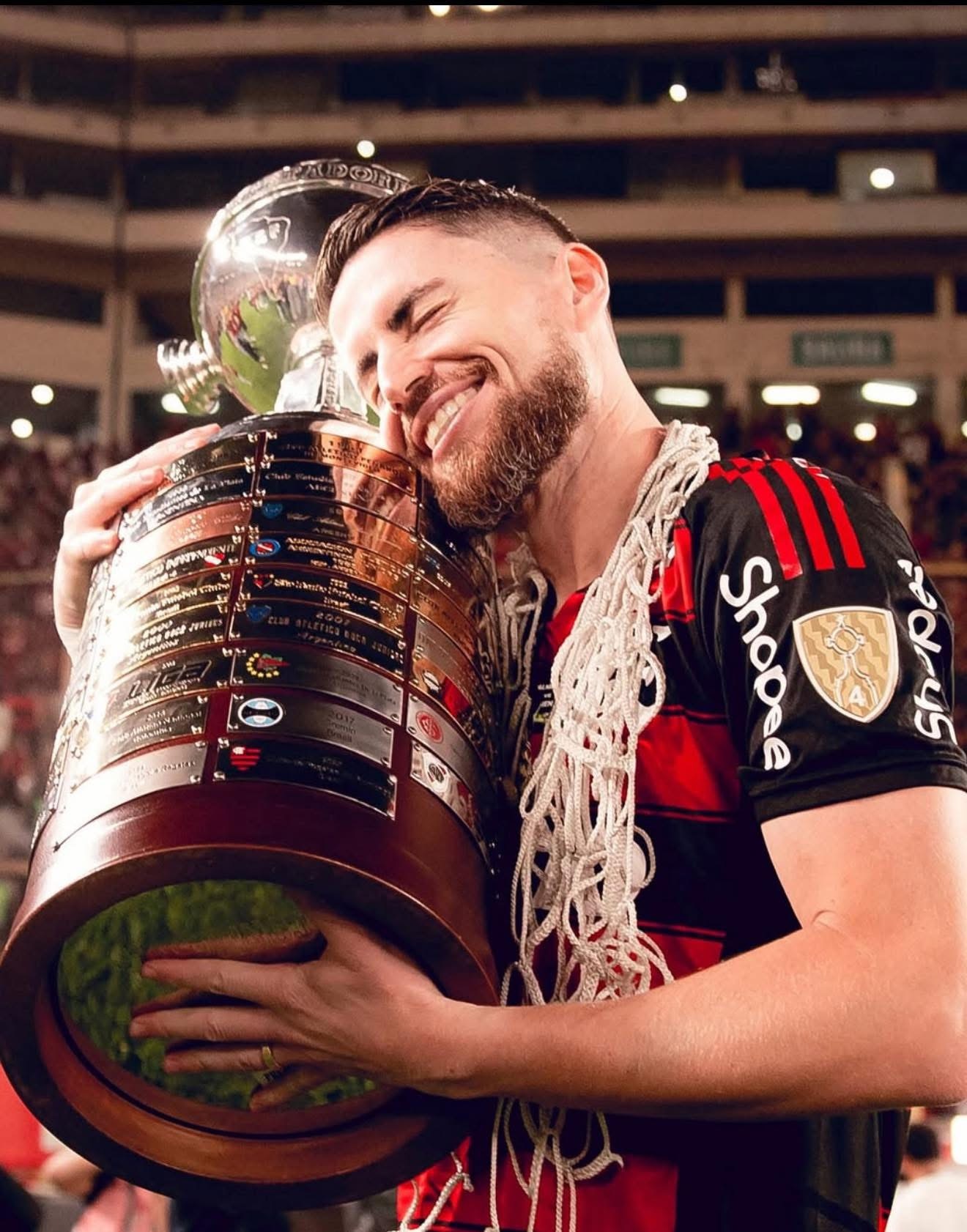 佐真奴費路（Jorge Luiz Frello Filho）成為史上第一位贏得歐