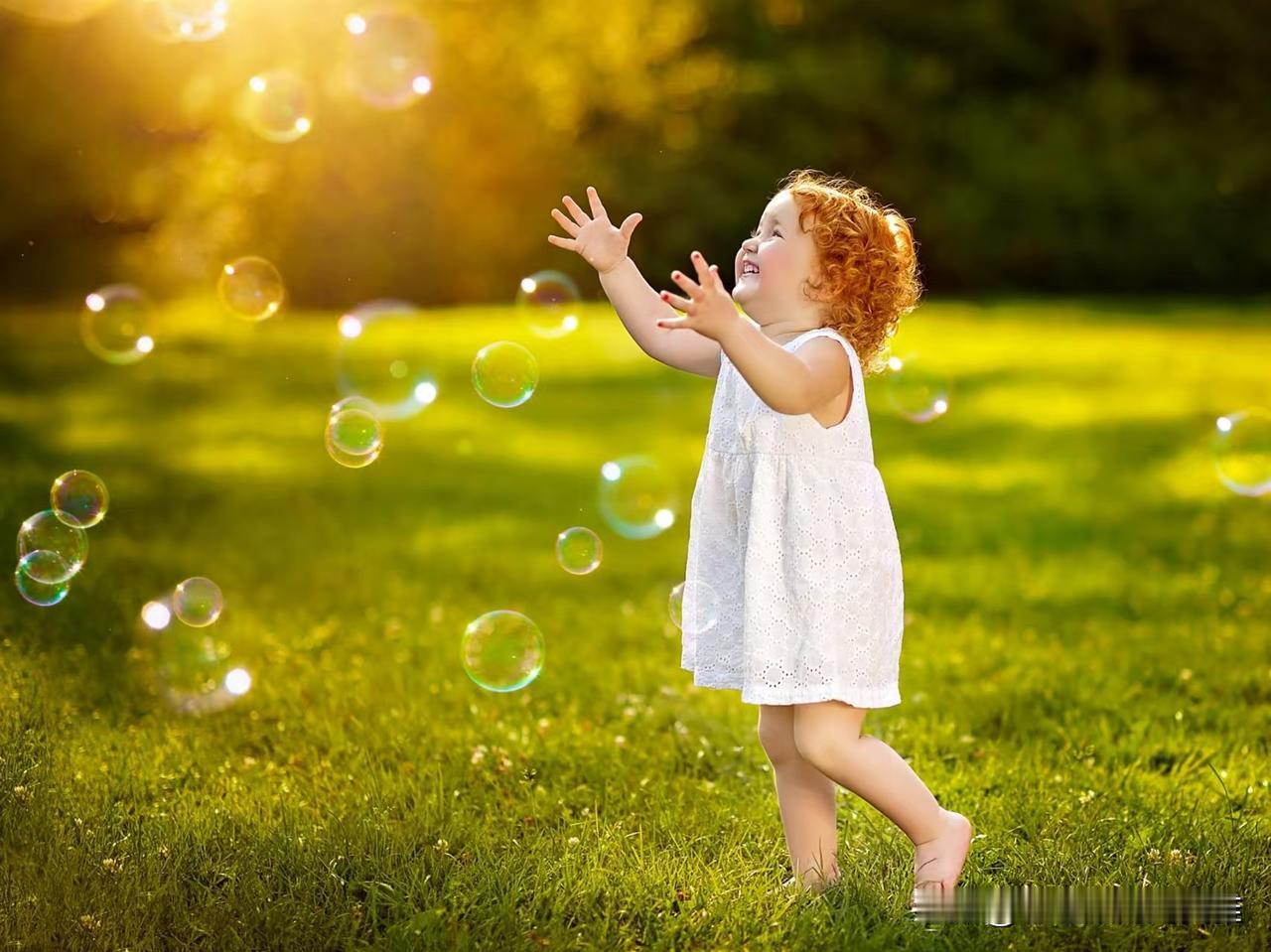 没有必要要求孩子一定要热衷于表现，关注他人。只要孩子能够专注自己想做的事情，做自