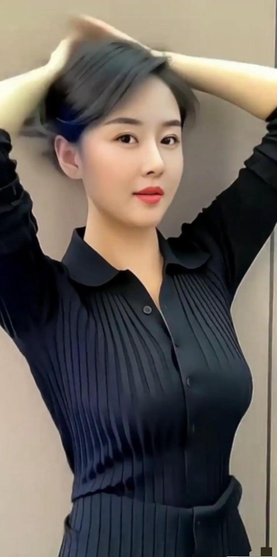 女人的喜欢往往都是藏在心里的，哪怕她对你有多倾慕，她都不会直接说出来。

女人天