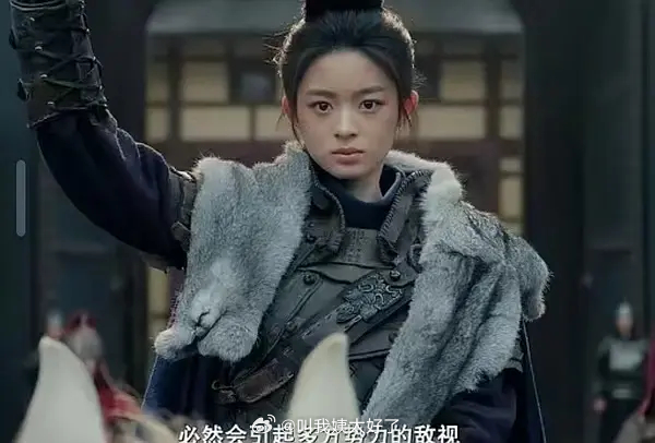 网友说黄杨钿甜在《冰湖重生》里面是宝宝将军