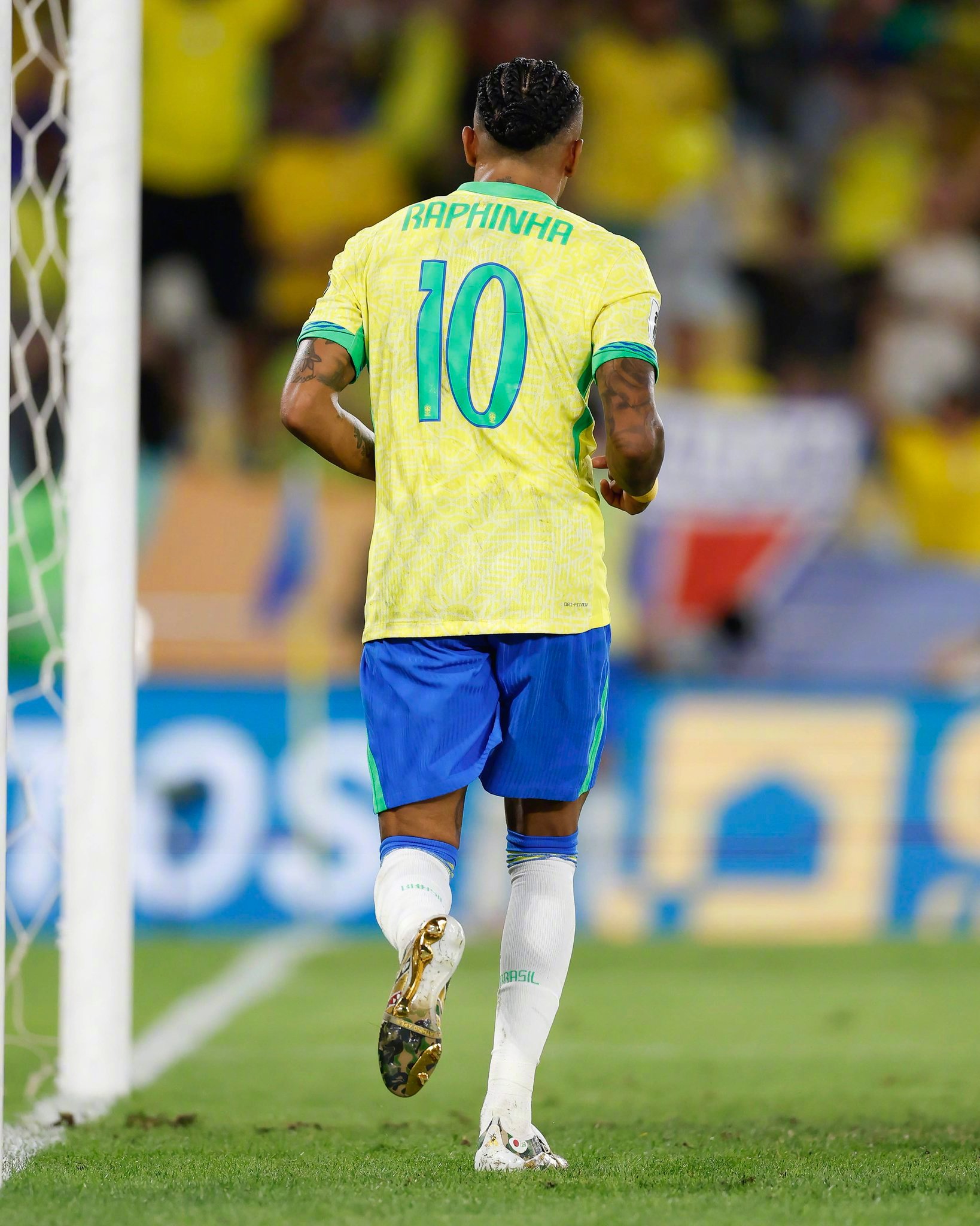 ⚽️国际比赛日战果世预赛｜🇧🇷巴西3-0智利🇨🇱：拉菲尼亚首发登场，出战