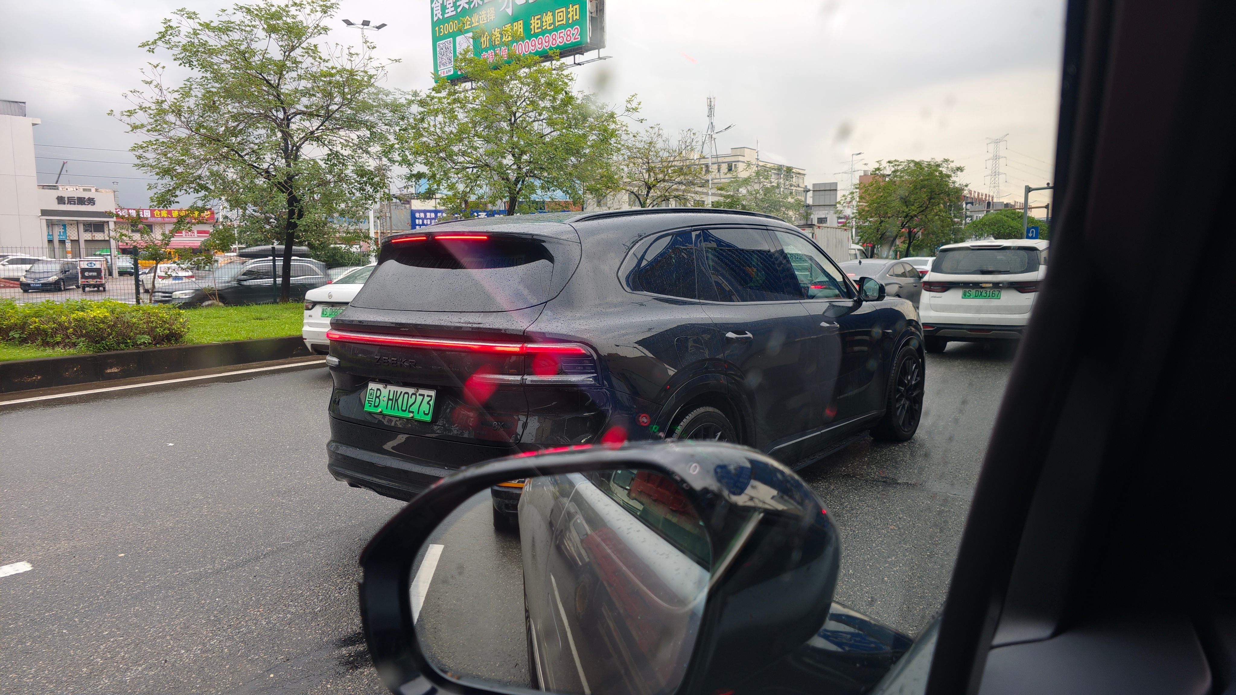 高颜值还是得全黑极氪8X对比9X我还是喜欢9X 