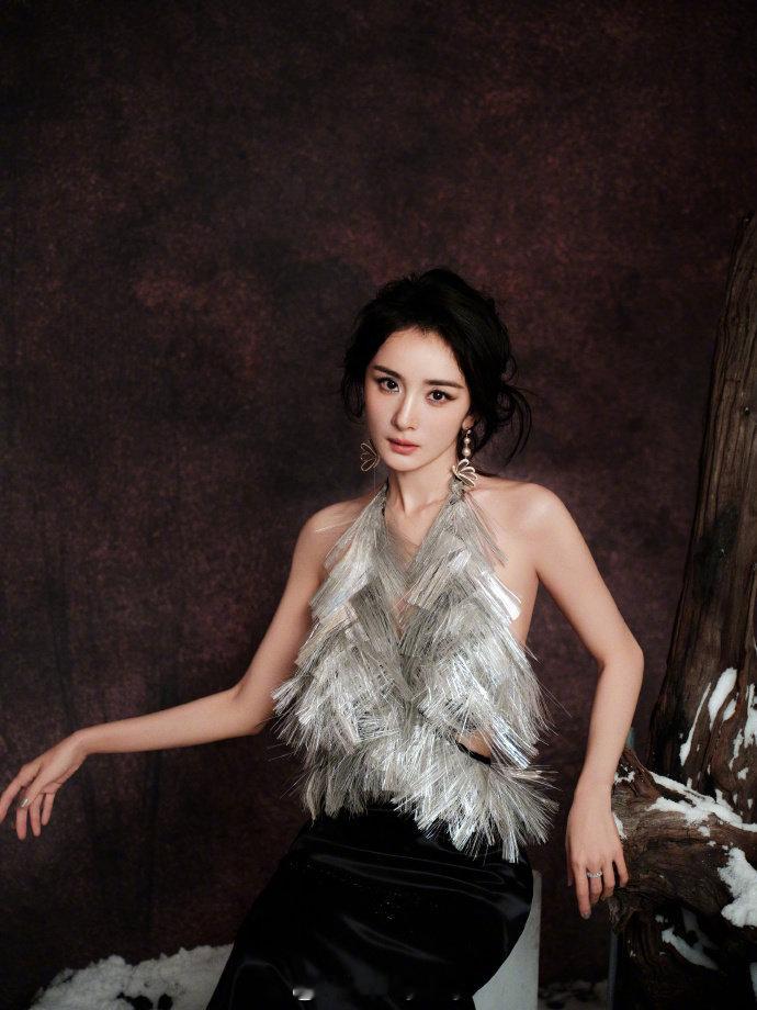 #杨幂这套好美# 哇哇哇 仙女姐姐 好爱[给你小心心]美貌、身材，星光万丈的红毯