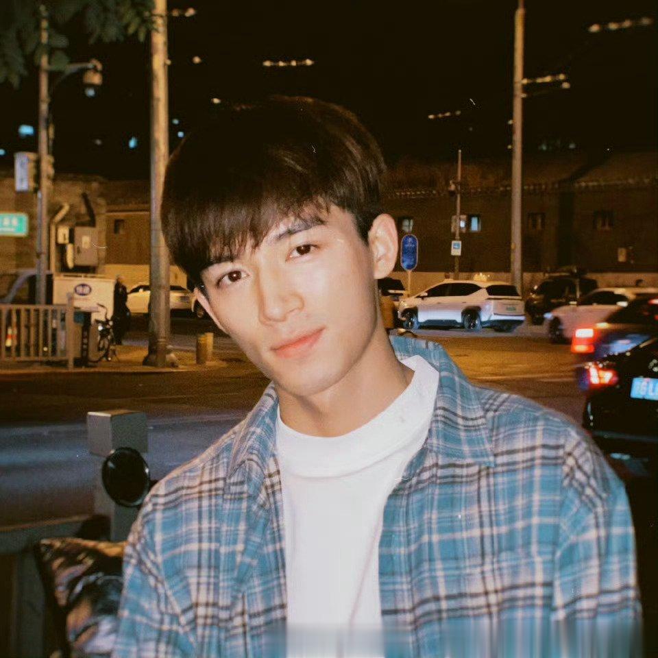 #华浅扔的香囊王星越补给周也了#王星越和周也甜到我心坎上了，华浅扔的香囊没想到还