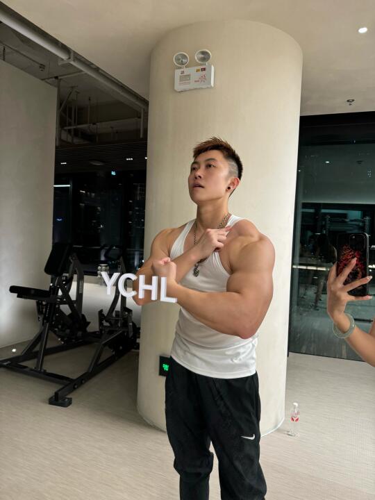 别留恋深夜，早晨那束光才是最有活力的