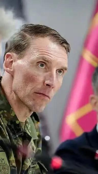 7月11日，德国决定向乌克兰提供数百枚射程达三四百公里的远程导弹，这将使乌军具备