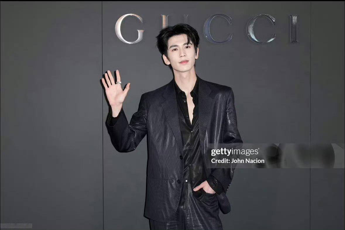 张凌赫纽约看秀G社生图来了❗ 此男就是如此权威 