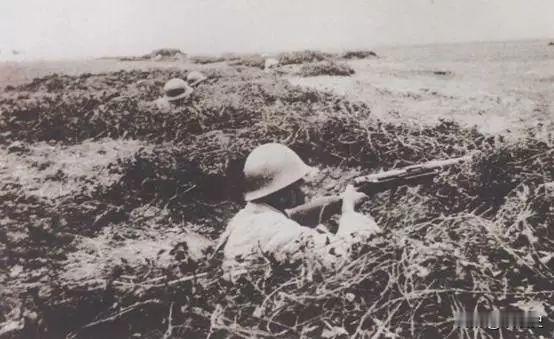 1948年双堆集，中野12万人围攻黄维12万精锐，血战近一个月啃不动，粟裕派来一