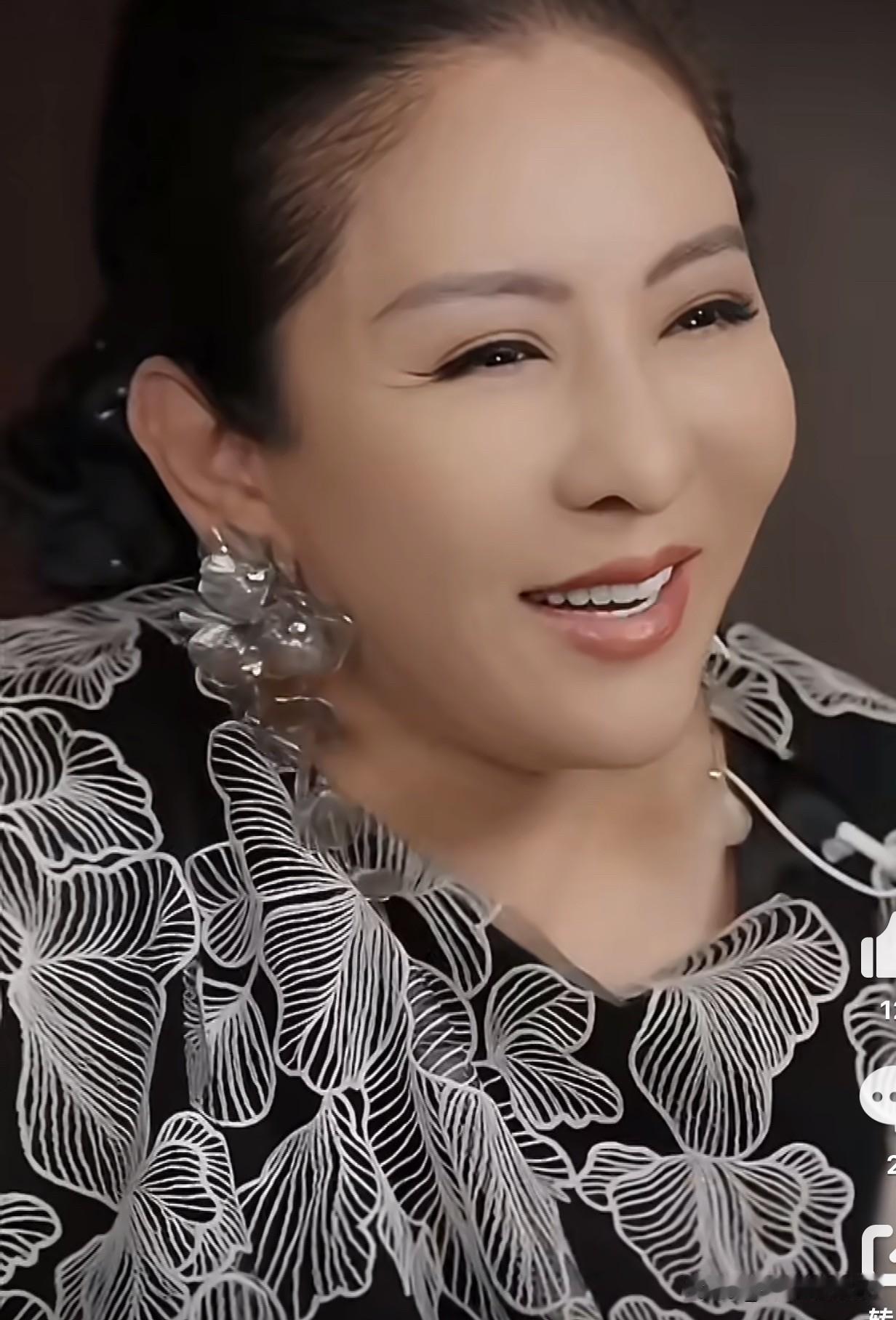 向太自爆在家里的地位很低。

她说：

“很多人都觉得我很强势，在家我说了算，但