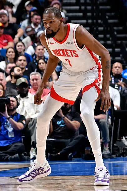 杜兰特今天又打了40分钟！
40分钟得到了40分，杜兰特还是那个无所不能的杜兰特