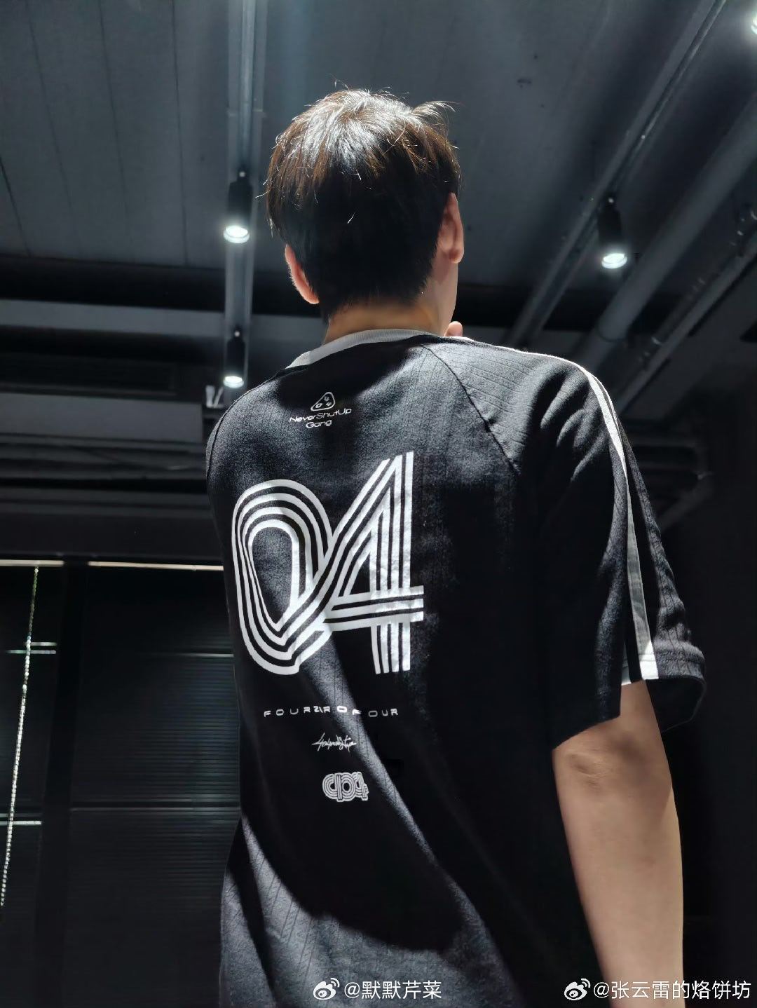 张云雷     我简直太喜欢这两张照片了   怎么这么好看   你说张云雷怎么能