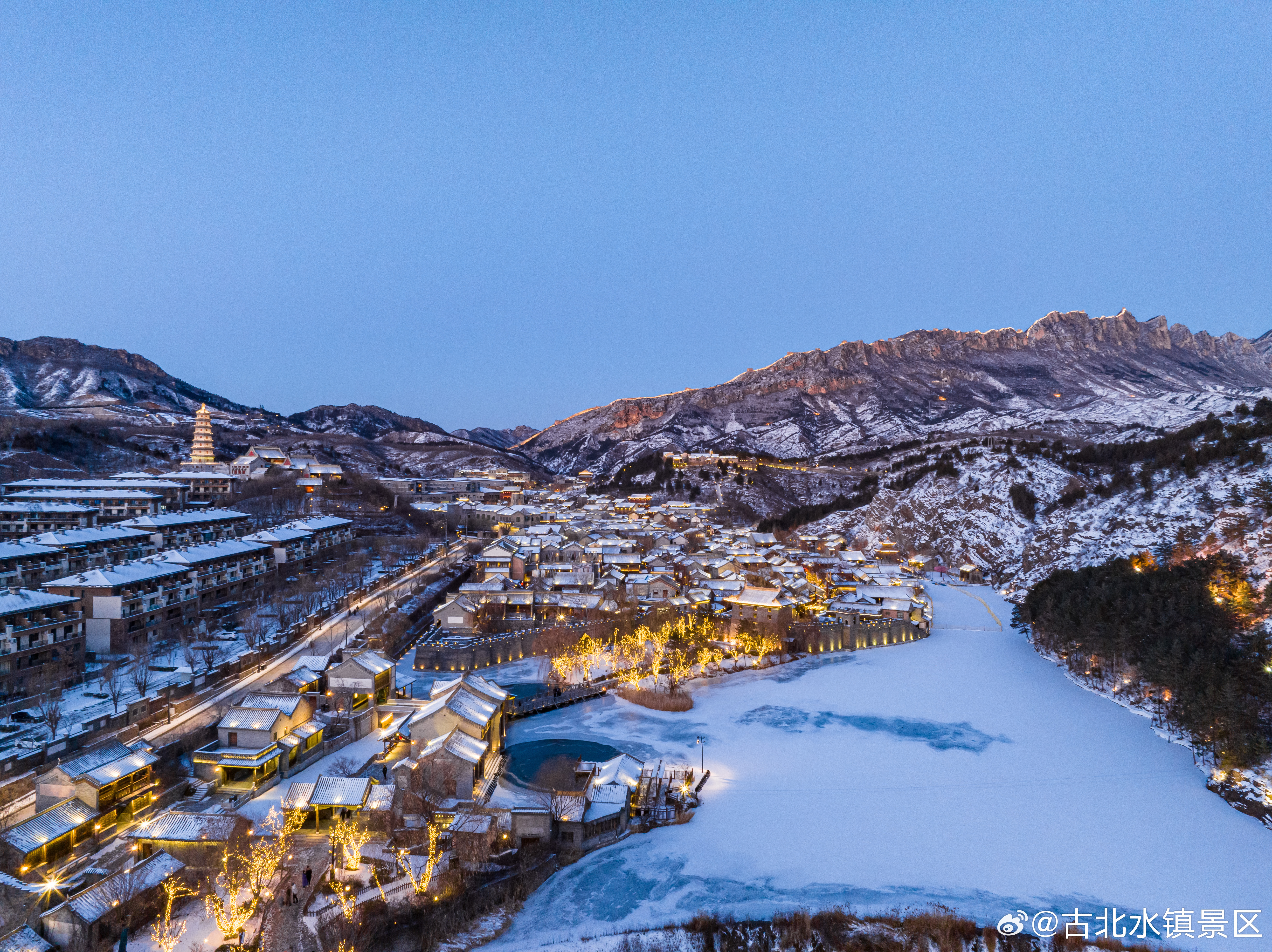 夜是静静的，月是朗朗的，什么都可以想，什么都可以不想，便觉是个自由的人。晚安，宝