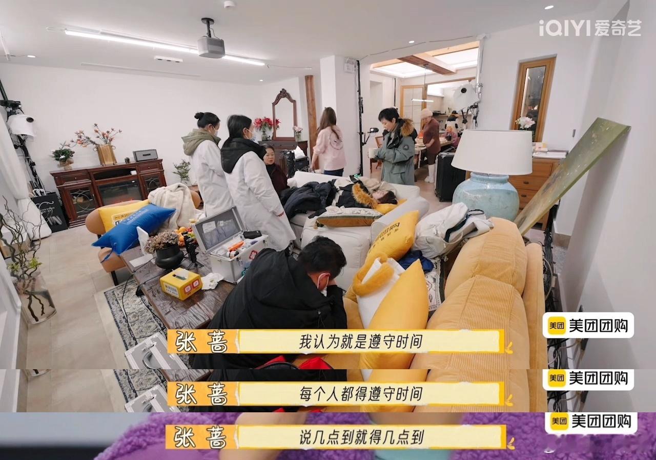张蔷是一款外冷内热型朋友  张蔷或许是那种看起来冷酷、高冷的朋友，但她心中藏着深