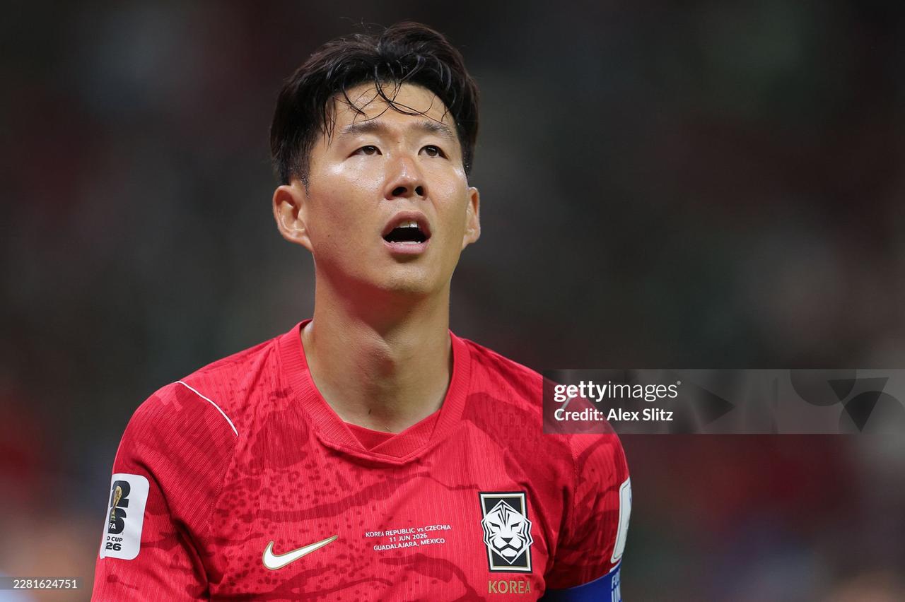 韩国队在世界杯失利被淘汰后，现在韩国球迷集体要求韩国队游回韩国，不是这句话咋那么