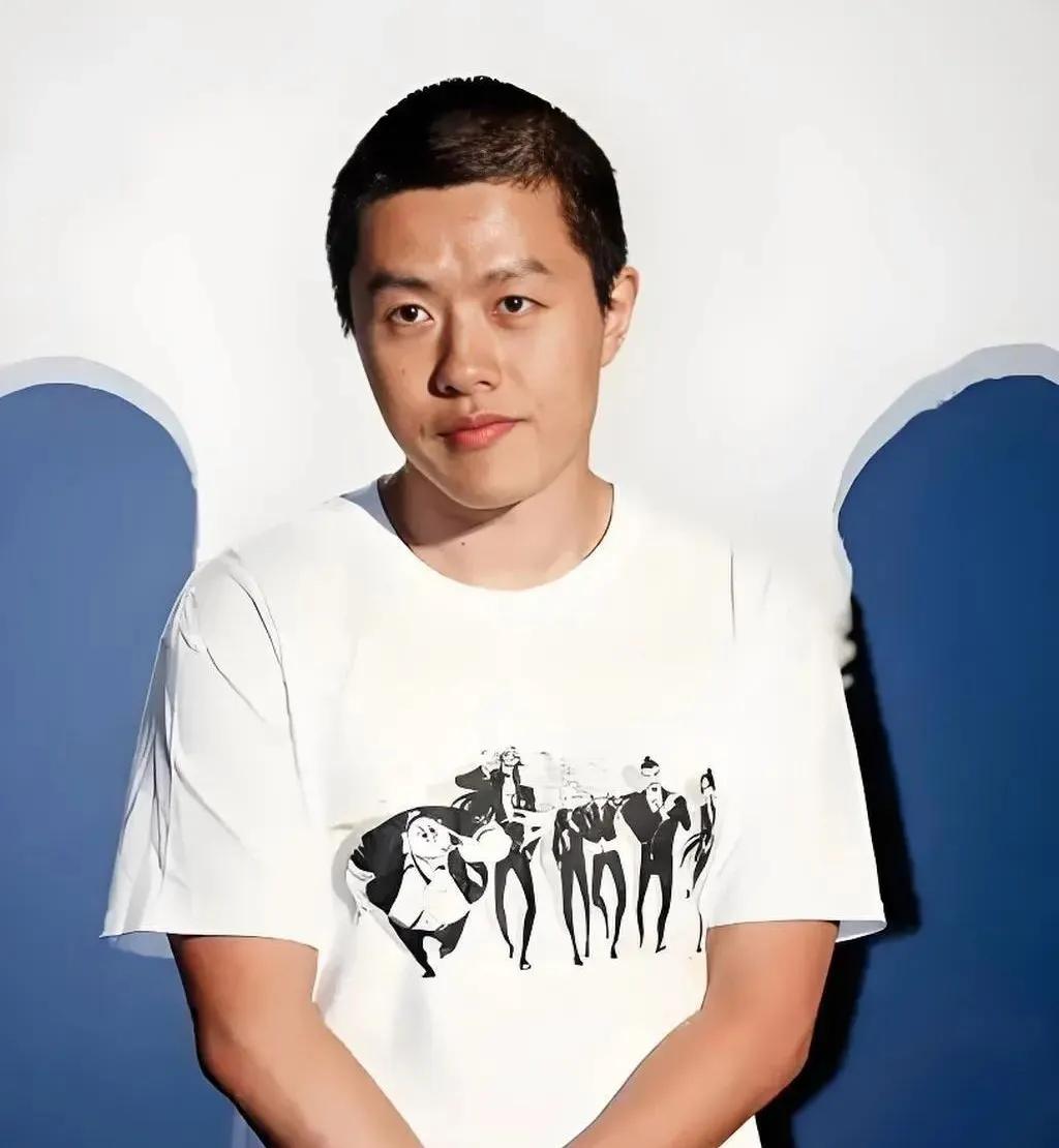 张艺谋徐克拍了一辈子，被一个学药的两部电影就超了。饺子，哪吒一50亿，哪吒二15
